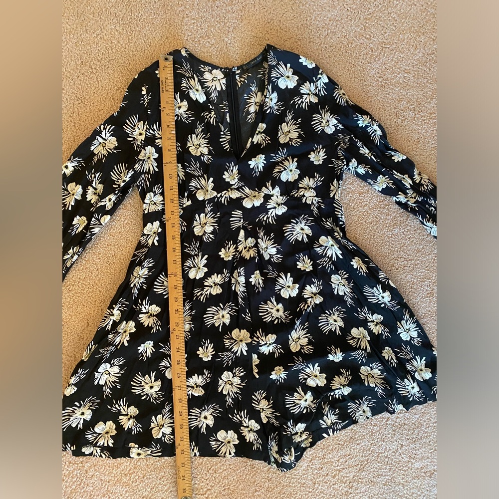 Euc Zara Basic Long Sleeve Flowy Daisy Print Flor… - image 5